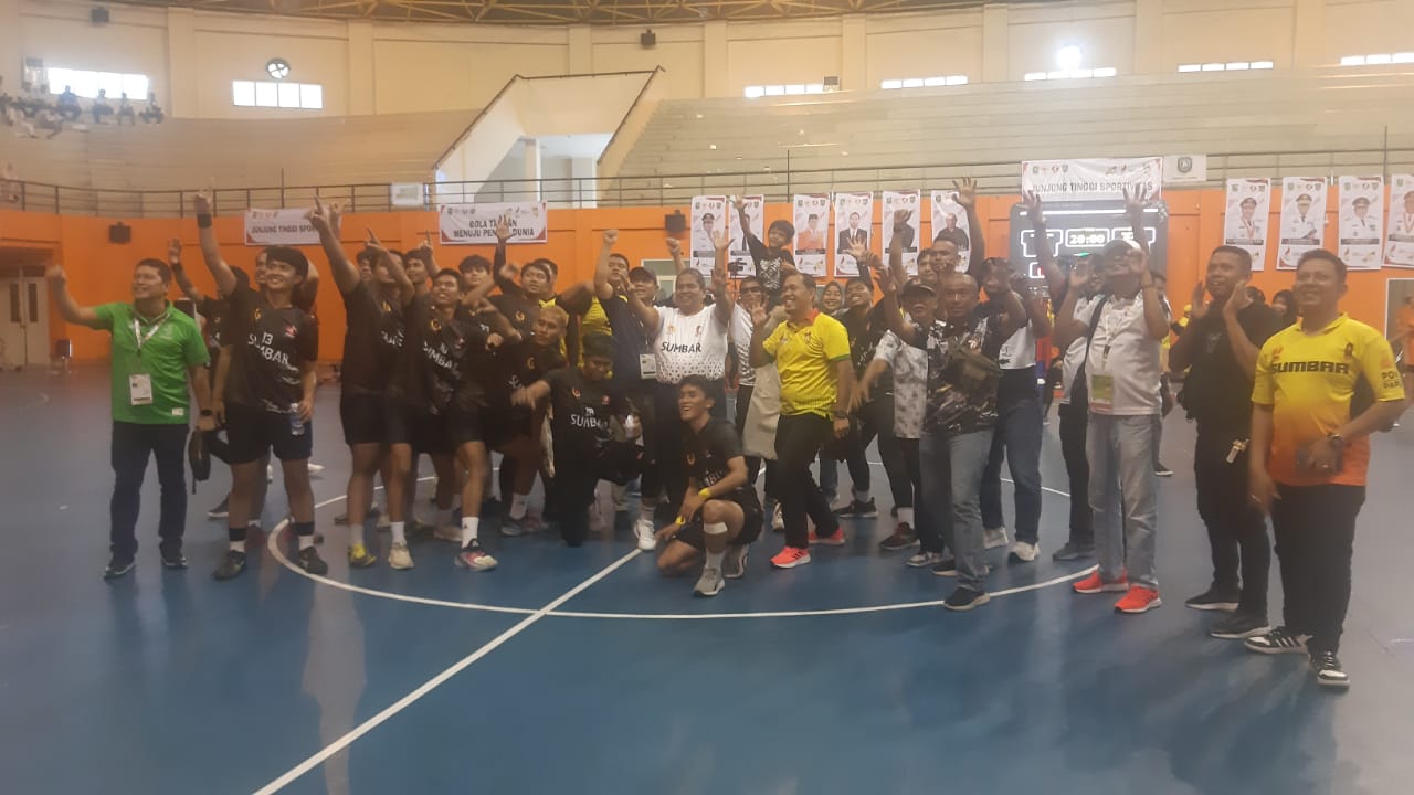 Tim Bola Tangan Sumbar  Sabet Emas ke-18 di Porwil Riau